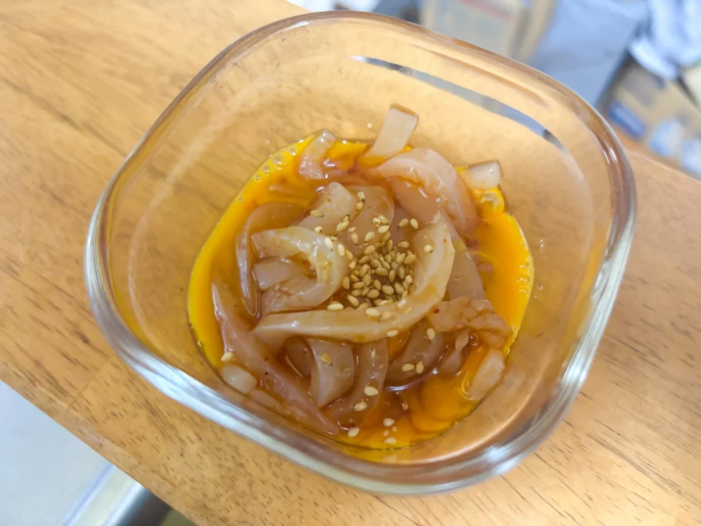 あんこもちと夫が伊根の漁港で釣ってきたアオリイカをユッケにしました。ユッケダレは市販のものですが、卵と甘辛のタレが絡んで美味しい!