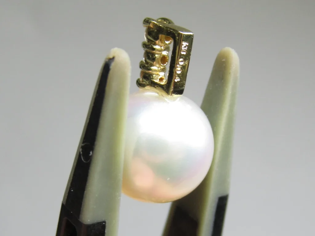 (株)ミユキ様が撮ってくださったアコヤ真珠の写真その2です。パールの虹色の輝きが美しいです