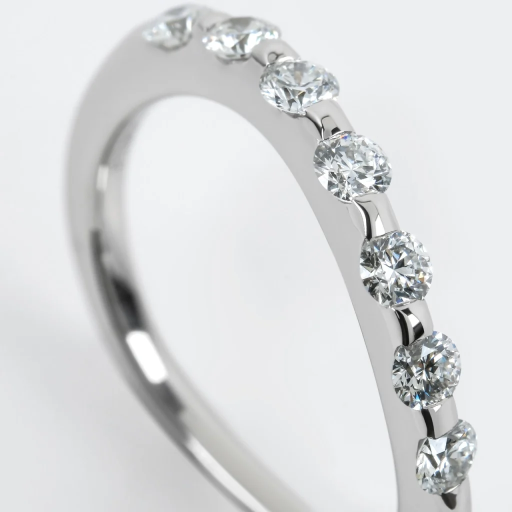 ROSWAYのFLOW RINGをアップで写した画像です