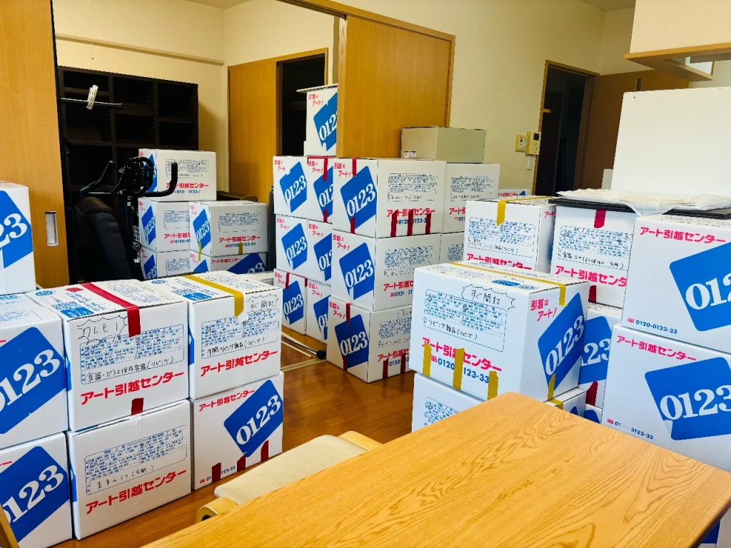 あんこもちの引越直前の四日市の家です。ダンボールが早くいっぱいに積まれています