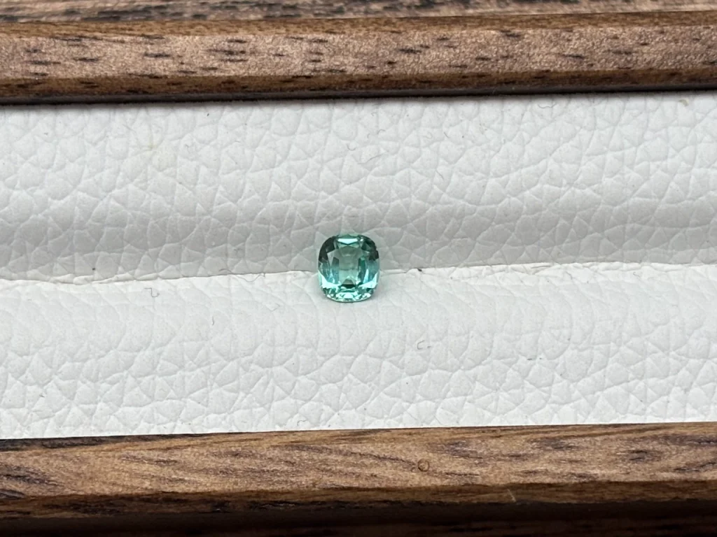 あんこもちが購入したROSWAYさんのシーフォームトルマリンです。グリーンがかった色味が美しいです！